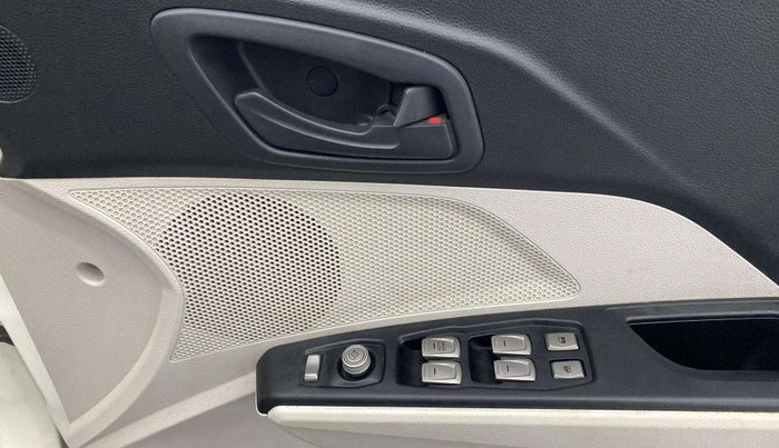 2020 Mahindra XUV300 W6 1.5 DIESEL AMT, Diesel, Automatic, 54,643 km, Driver Side Door Panels Control