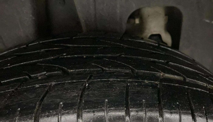 2020 Mahindra XUV300 W6 1.5 DIESEL AMT, Diesel, Automatic, 54,643 km, Left Rear Tyre Tread