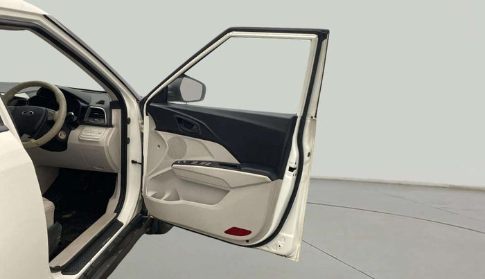 2020 Mahindra XUV300 W6 1.5 DIESEL AMT, Diesel, Automatic, 54,643 km, RHS Front Door