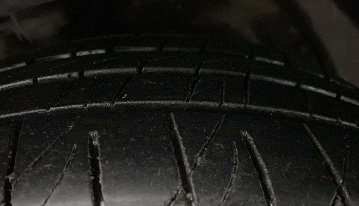 2020 Mahindra XUV300 W6 1.5 DIESEL AMT, Diesel, Automatic, 54,643 km, Left Front Tyre Tread