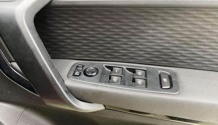 2023 Renault Kiger RXZ AMT DUAL TONE, Petrol, Automatic, 2,341 km, Driver Side Door Panels Control