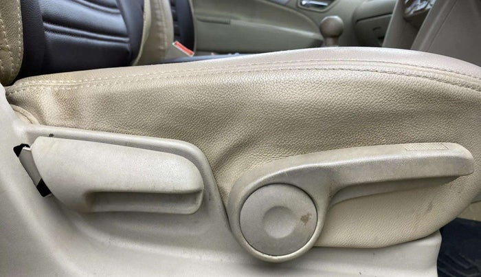 2017 Maruti Ertiga ZXI+, Petrol, Manual, 97,637 km, Driver Side Adjustment Panel