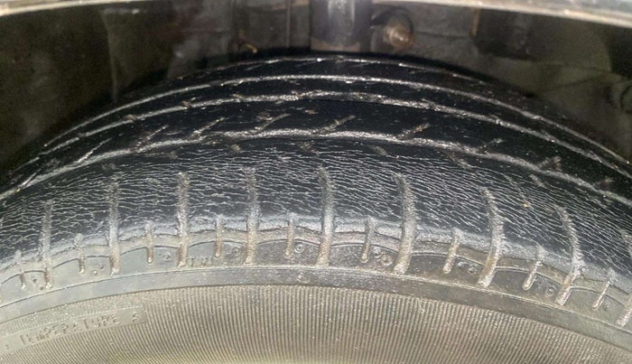 2013 Honda Brio V AT, Petrol, Automatic, 77,011 km, Right Front Tyre Tread