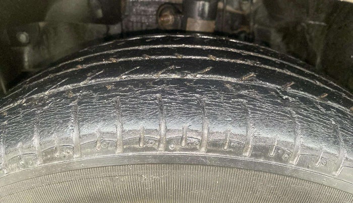 2013 Honda Brio V AT, Petrol, Automatic, 77,011 km, Left Front Tyre Tread