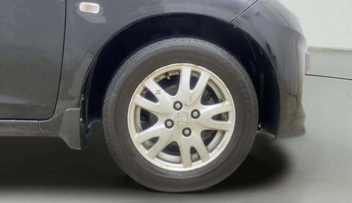 2013 Honda Brio V AT, Petrol, Automatic, 77,011 km, Right Front Wheel
