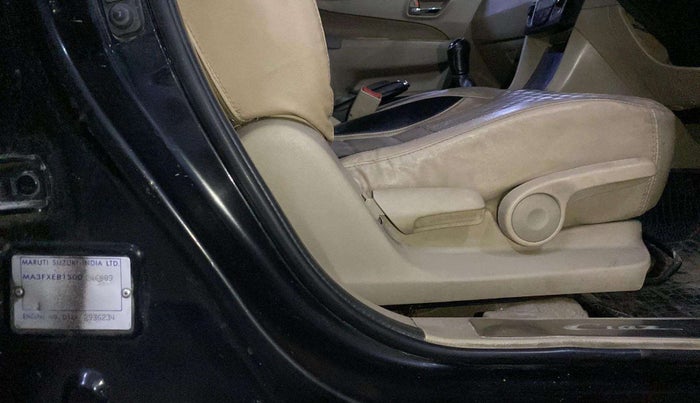 2016 Maruti Ciaz VDI+ SHVS, Diesel, Manual, 76,757 km, Driver Side Adjustment Panel