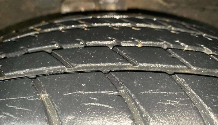 2015 Maruti Celerio ZXI, Petrol, Manual, 26,558 km, Right Front Tyre Tread