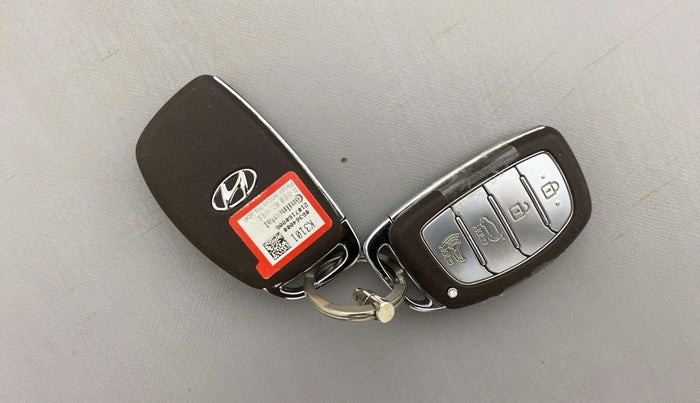 2021 Hyundai VENUE SX PLUS 1.0 TURBO DCT, Petrol, Automatic, 14,306 km, Key Close Up