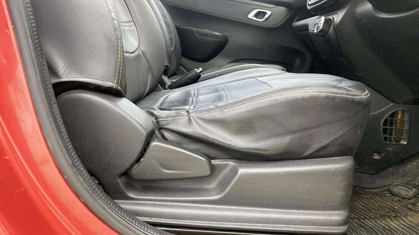 2018 Renault Kwid RXT 1.0 AMT (O), Petrol, Automatic, 57,544 km, Driver Side Adjustment Panel