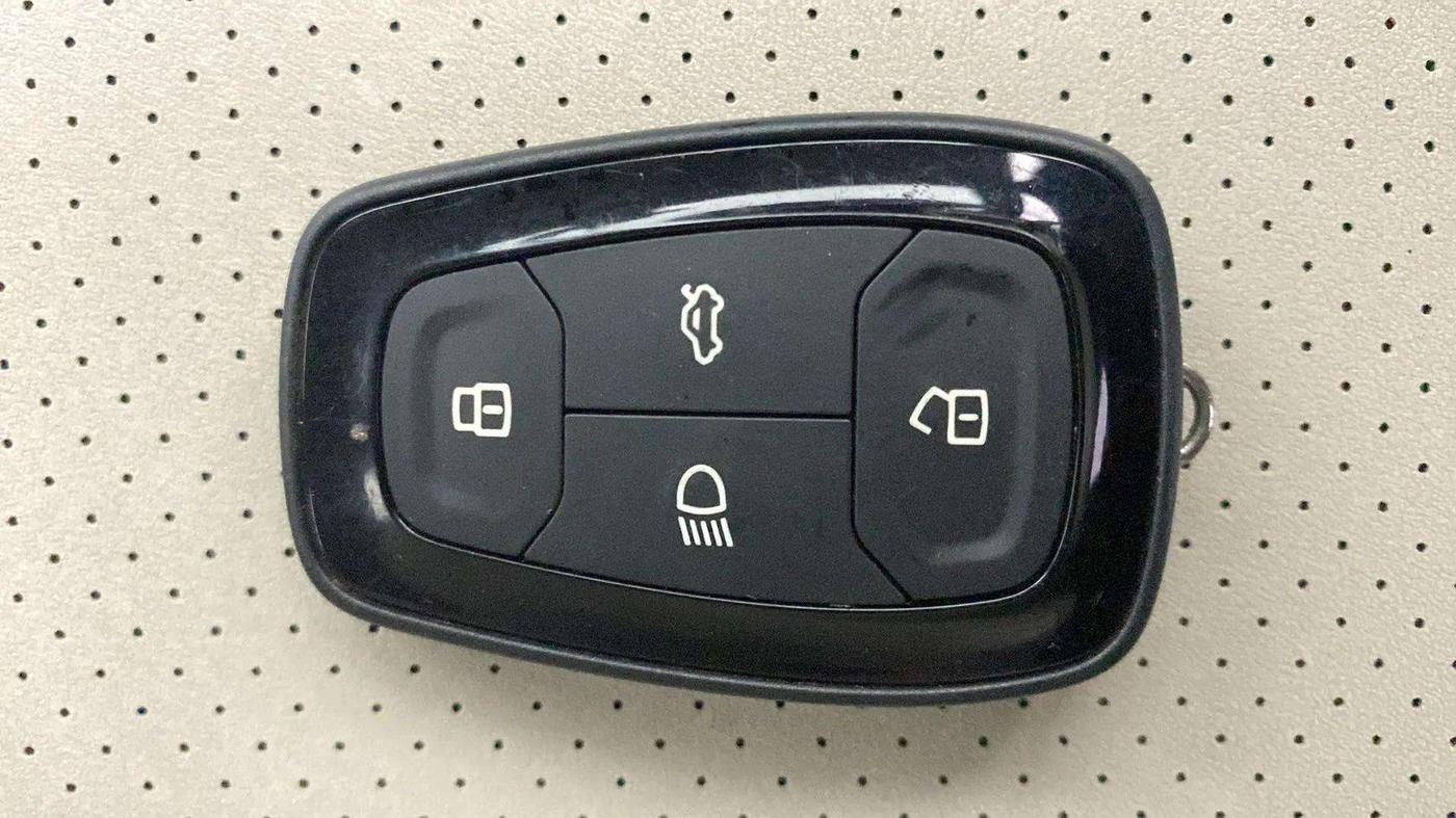 2021 Tata Safari XZ, Diesel, Manual, 70,011 km, Key Close Up