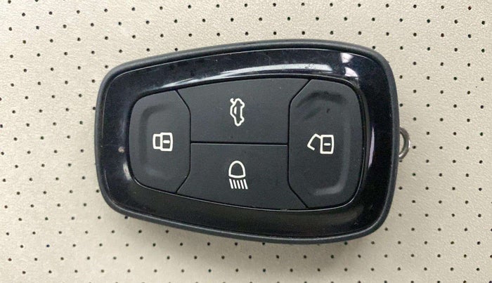2021 Tata Safari XZ, Diesel, Manual, 70,011 km, Key Close Up