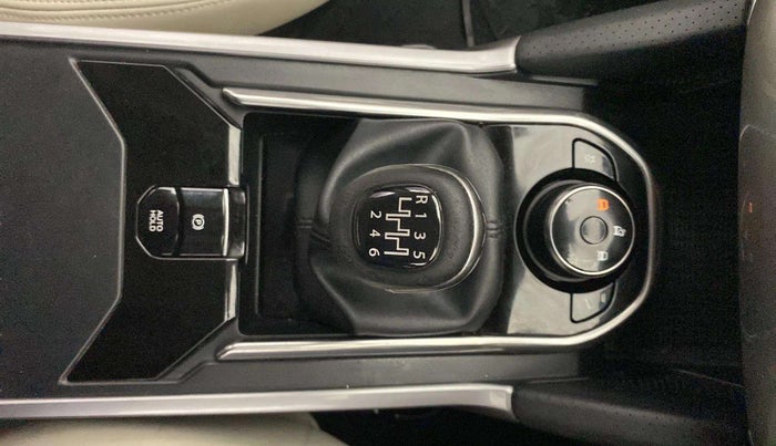 2021 Tata Safari XZ, Diesel, Manual, 70,011 km, Gear Lever