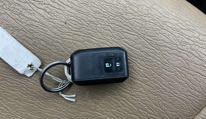 2019 Maruti Baleno ZETA PETROL 1.2, Petrol, Manual, 71,630 km, Key Close Up