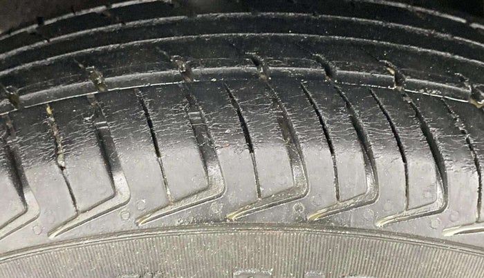 2017 Datsun Redi Go T (O), Petrol, Manual, 56,285 km, Right Rear Tyre Tread