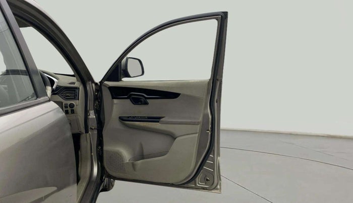 2016 Mahindra Kuv100 K8 6 STR, Petrol, Manual, 61,950 km, RHS Front Door