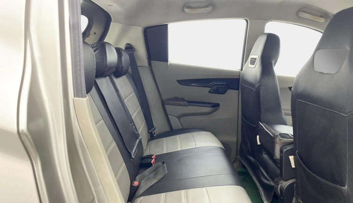 2016 Mahindra Kuv100 K8 6 STR, Petrol, Manual, 61,950 km, Right Side Rear Door Cabin