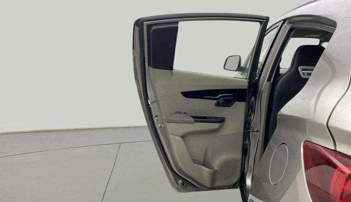 2016 Mahindra Kuv100 K8 6 STR, Petrol, Manual, 61,950 km, LHS Rear Door