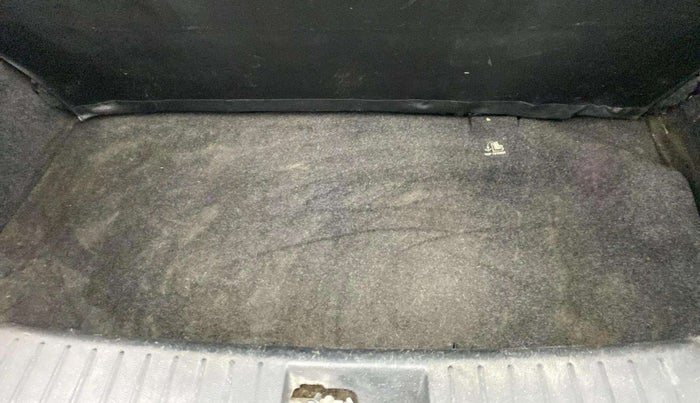2016 Mahindra Kuv100 K8 6 STR, Petrol, Manual, 61,950 km, Boot Inside