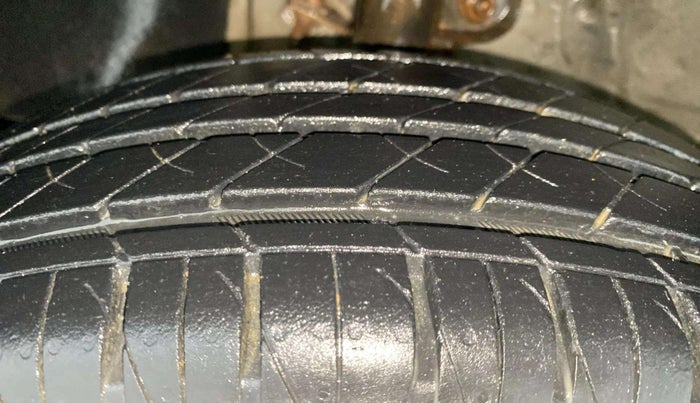 2016 Mahindra Kuv100 K8 6 STR, Petrol, Manual, 61,950 km, Left Front Tyre Tread