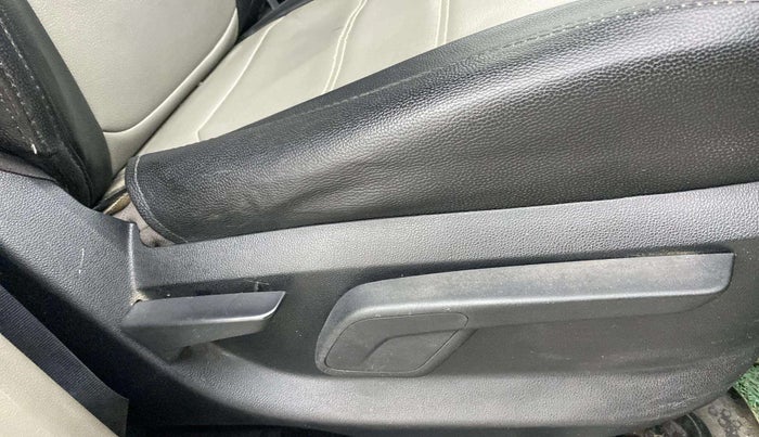 2016 Mahindra Kuv100 K8 6 STR, Petrol, Manual, 61,950 km, Driver Side Adjustment Panel