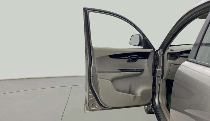 2016 Mahindra Kuv100 K8 6 STR, Petrol, Manual, 61,950 km, LHS Front Door