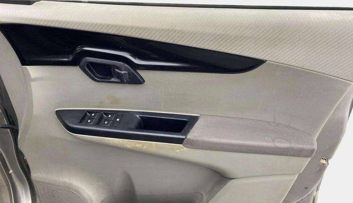 2016 Mahindra Kuv100 K8 6 STR, Petrol, Manual, 61,950 km, Driver Side Door Panels Control
