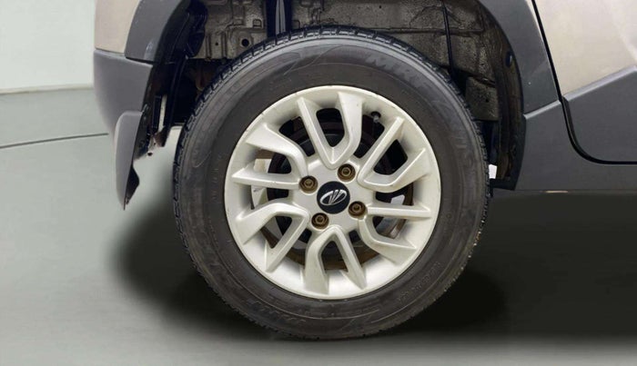 2016 Mahindra Kuv100 K8 6 STR, Petrol, Manual, 61,950 km, Right Rear Wheel