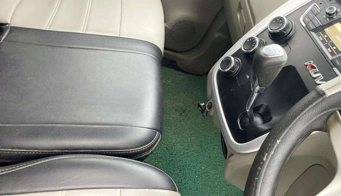 2016 Mahindra Kuv100 K8 6 STR, Petrol, Manual, 61,950 km, Gear Lever