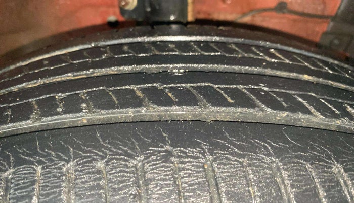 2014 Maruti Swift ZXI, Petrol, Manual, 52,567 km, Right Front Tyre Tread
