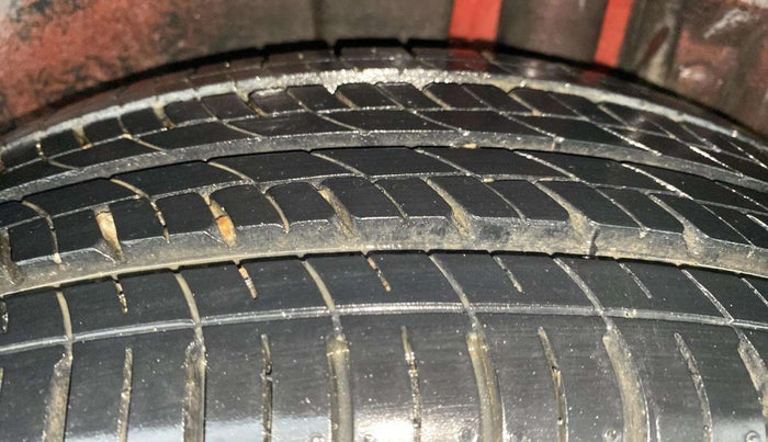 2014 Maruti Swift ZXI, Petrol, Manual, 52,567 km, Left Rear Tyre Tread