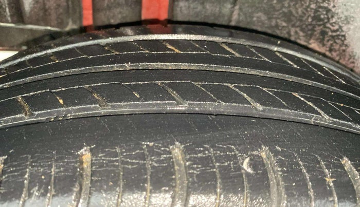 2014 Maruti Swift ZXI, Petrol, Manual, 52,567 km, Right Rear Tyre Tread