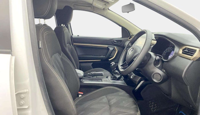 2022 Renault Kiger RXT (O) MT, Petrol, Manual, 26,579 km, Right Side Front Door Cabin