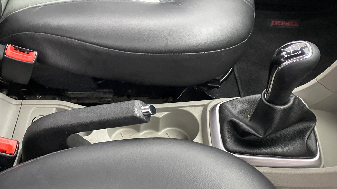 2017 Tata Tiago XZ 1.2 REVOTRON, Petrol, Manual, 35,310 km, Gear Lever