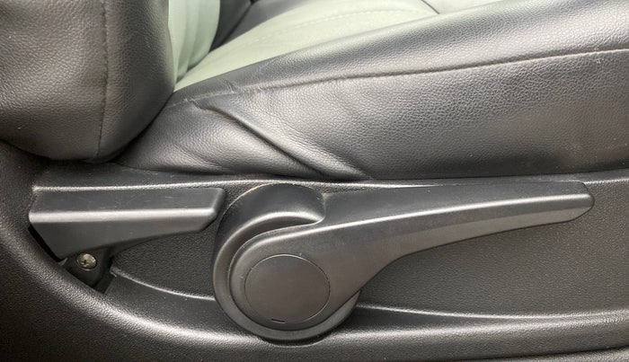2017 Tata Tiago XZ 1.2 REVOTRON, Petrol, Manual, 35,310 km, Driver Side Adjustment Panel