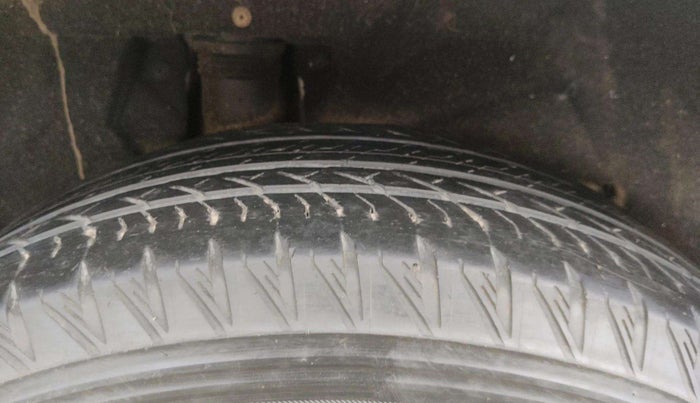 2023 Mahindra XUV700 AX 7 LUXURY D AT 7 STR, Diesel, Automatic, 44,677 km, Right Front Tyre Tread