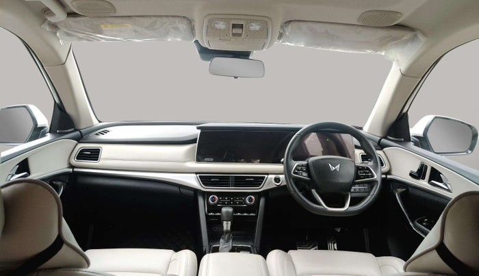 2023 Mahindra XUV700 AX 7 LUXURY D AT 7 STR, Diesel, Automatic, 44,677 km, Dashboard