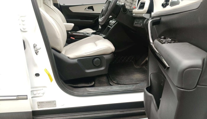 2023 Mahindra XUV700 AX 7 LUXURY D AT 7 STR, Diesel, Automatic, 44,677 km, Driver Side Adjustment Panel