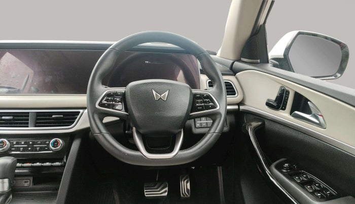 2023 Mahindra XUV700 AX 7 LUXURY D AT 7 STR, Diesel, Automatic, 44,677 km, Steering Wheel Close Up