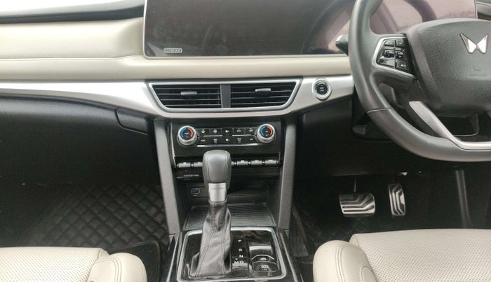 2023 Mahindra XUV700 AX 7 LUXURY D AT 7 STR, Diesel, Automatic, 44,677 km, Air Conditioner
