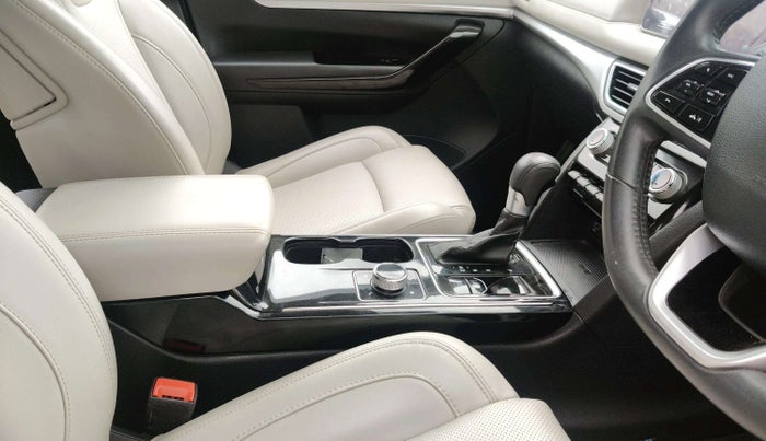 2023 Mahindra XUV700 AX 7 LUXURY D AT 7 STR, Diesel, Automatic, 44,677 km, Gear Lever