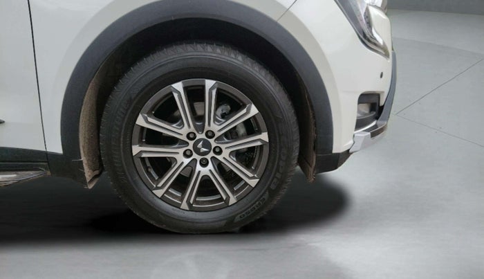 2023 Mahindra XUV700 AX 7 LUXURY D AT 7 STR, Diesel, Automatic, 44,677 km, Right Front Wheel
