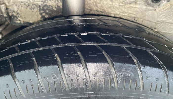 2016 Maruti Celerio VXI AMT, Petrol, Automatic, 32,009 km, Right Rear Tyre Tread