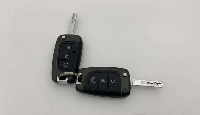 2018 Hyundai Verna 1.6 VTVT SX, Petrol, Manual, 68,123 km, Key Close Up