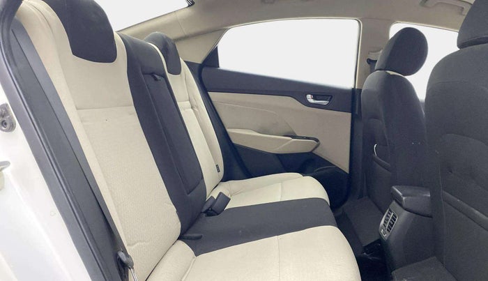 2018 Hyundai Verna 1.6 VTVT SX, Petrol, Manual, 68,123 km, Right Side Rear Door Cabin