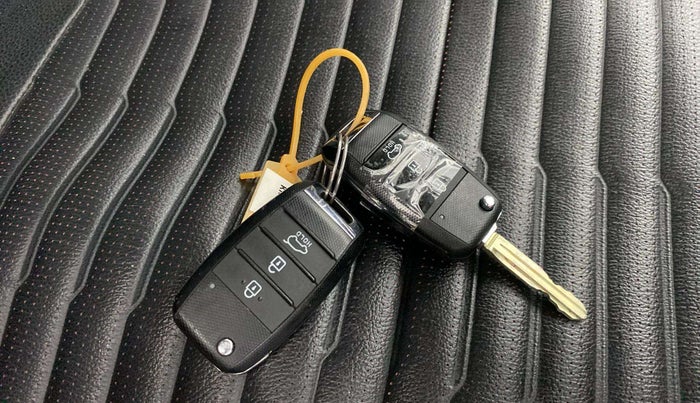 2023 KIA SONET HTK PLUS 1.2 PETROL MT, Petrol, Manual, 41,181 km, Key Close Up