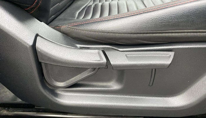2023 KIA SONET HTK PLUS 1.2 PETROL MT, Petrol, Manual, 41,181 km, Driver Side Adjustment Panel