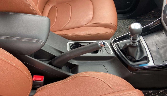 2021 MG HECTOR PLUS SHARP 1.5 PETROL TURBO HYBRID MT 6-STR, Petrol, Manual, 8,067 km, Gear Lever