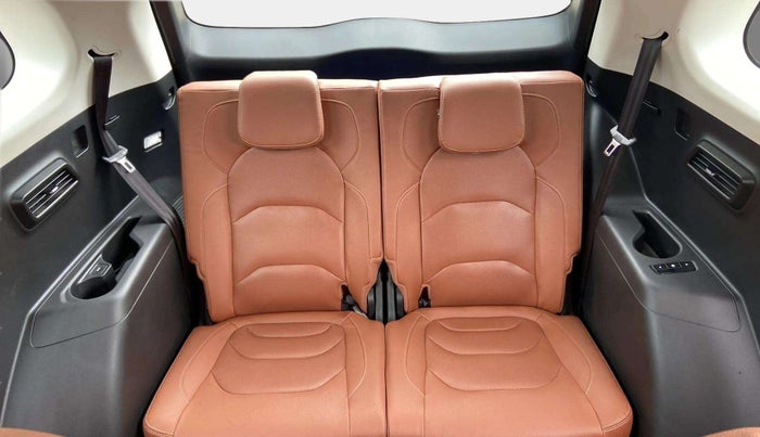 2021 MG HECTOR PLUS SHARP 1.5 PETROL TURBO HYBRID MT 6-STR, Petrol, Manual, 8,067 km, Third Seat Row ( optional )