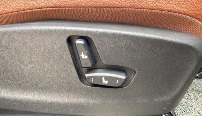 2021 MG HECTOR PLUS SHARP 1.5 PETROL TURBO HYBRID MT 6-STR, Petrol, Manual, 8,067 km, Driver Side Adjustment Panel