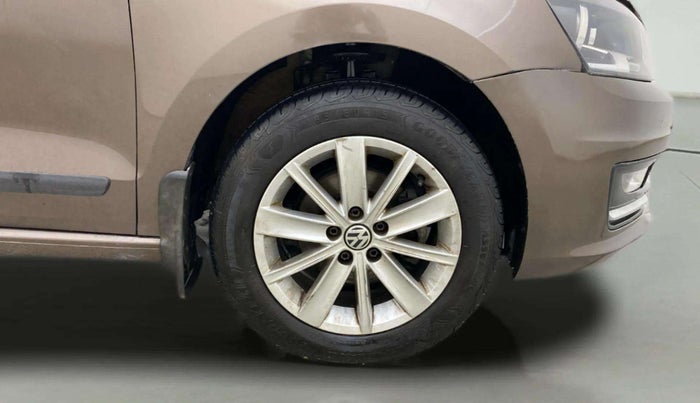 2015 Volkswagen Vento HIGHLINE 1.6 MPI, Petrol, Manual, 62,745 km, Right Front Wheel